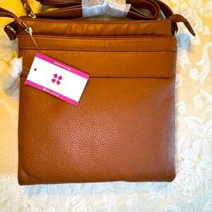 Naturalizer purse
Crossbody 
Color Brown
 organizational area
Zippers and snaps